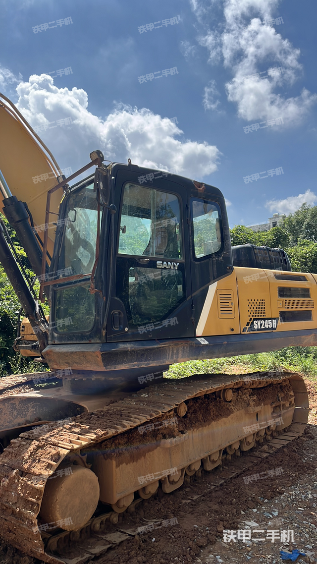 駕駛室整體(整機外觀) 駕駛室整體(整機外觀)