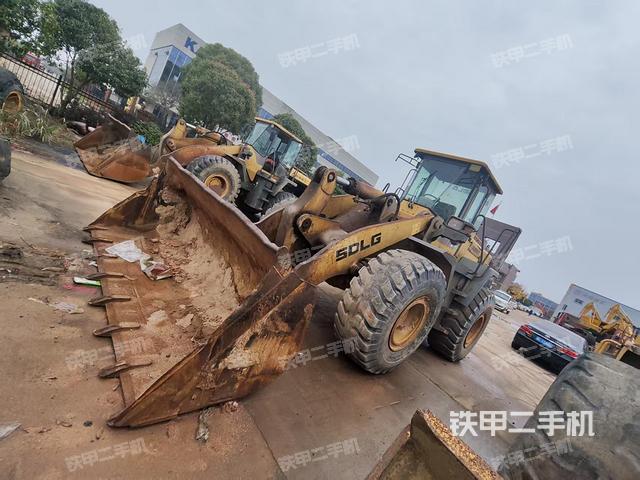 駕駛室工作臺(整機(jī)外觀及大件) 駕駛室工作臺(整機(jī)外觀及大件)