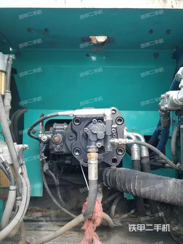 液壓泵艙室正面整體(整機(jī)外觀) 液壓泵艙室正面整體(整機(jī)外觀)