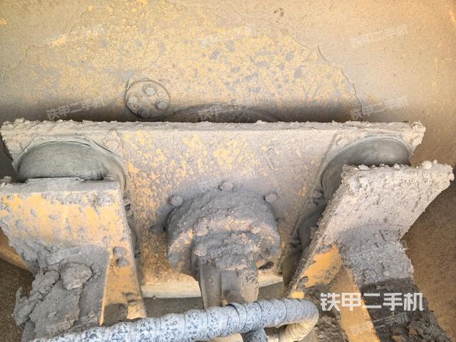 后轮右侧全景(压路机前后车架) 后轮右侧全景(压路机前后车架)
