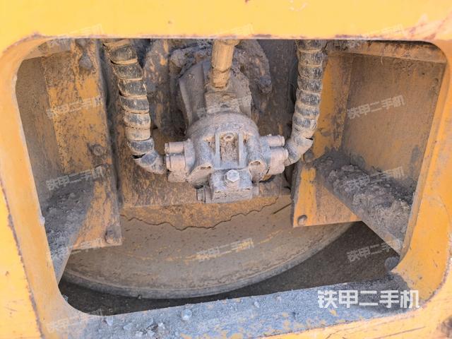 前轮左侧减震块连接及部件(压路机前后车架) 前轮左侧减震块连接及部件(压路机前后车架)