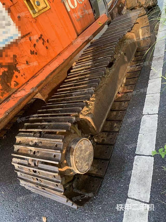 單側(cè)履帶整體(整機(jī)外觀) 單側(cè)履帶整體(整機(jī)外觀)