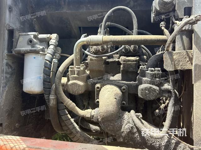 液压泵舱室正面整体(整机外观) 液压泵舱室正面整体(整机外观)