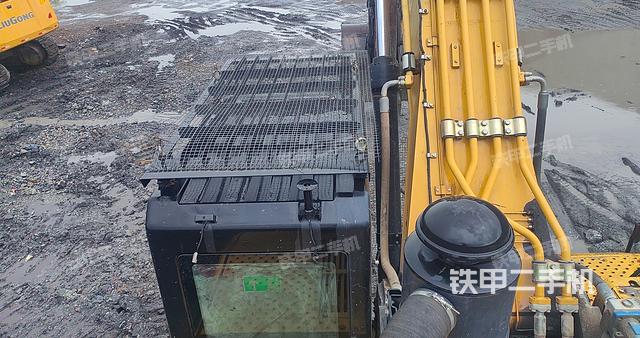 駕駛室整體（整機外觀）