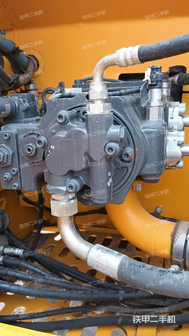 液壓泵艙室正面整體(整機(jī)外觀) 液壓泵艙室正面整體(整機(jī)外觀)