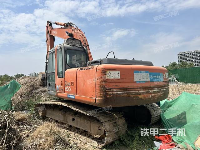 日立ZX200挖掘机