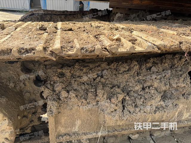 单侧履带整体(整机外观) 单侧履带整体(整机外观)