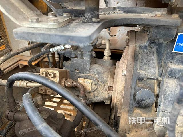 液壓泵艙室正面整體(整機外觀) 液壓泵艙室正面整體(整機外觀)