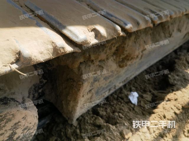 单侧履带整体(整机外观) 单侧履带整体(整机外观)