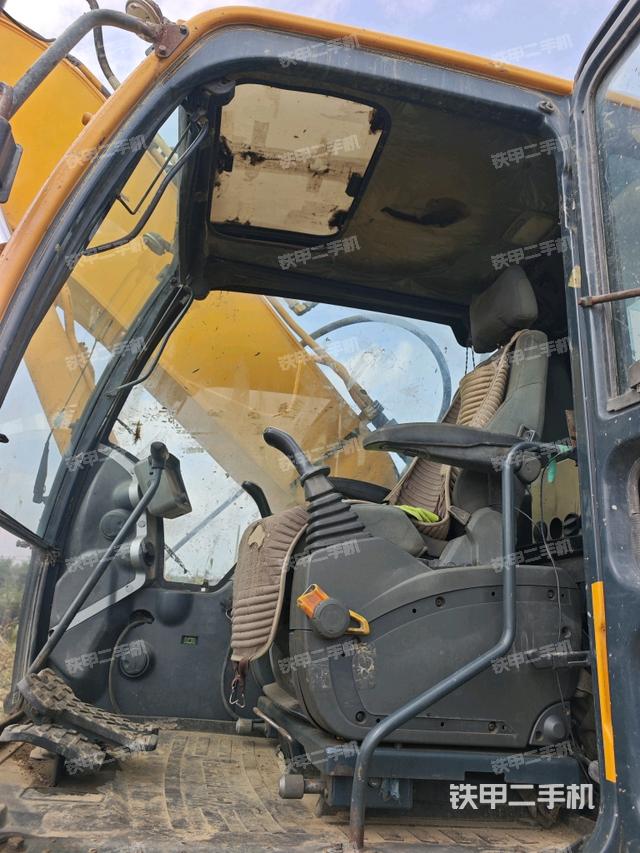 驾驶室整体(整机外观) 驾驶室整体(整机外观)