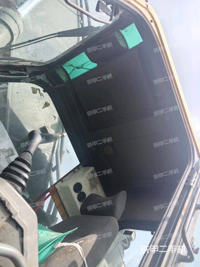 駕駛室頂部(整機外觀) 駕駛室頂部(整機外觀)