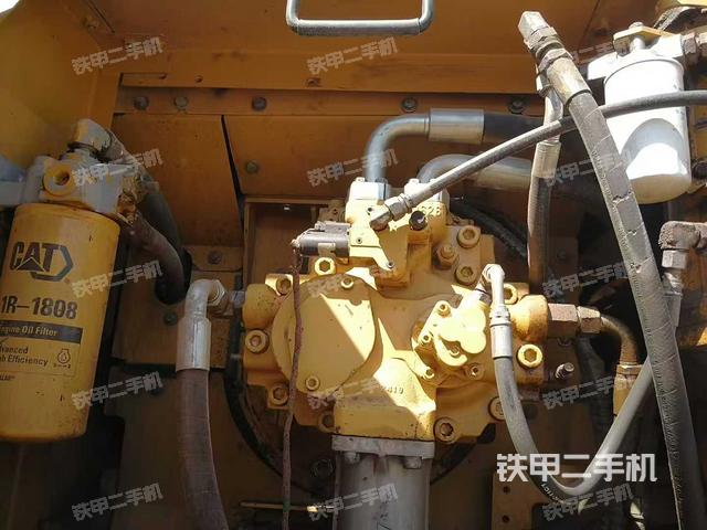 液壓泵艙室正面整體(整機(jī)外觀) 液壓泵艙室正面整體(整機(jī)外觀)