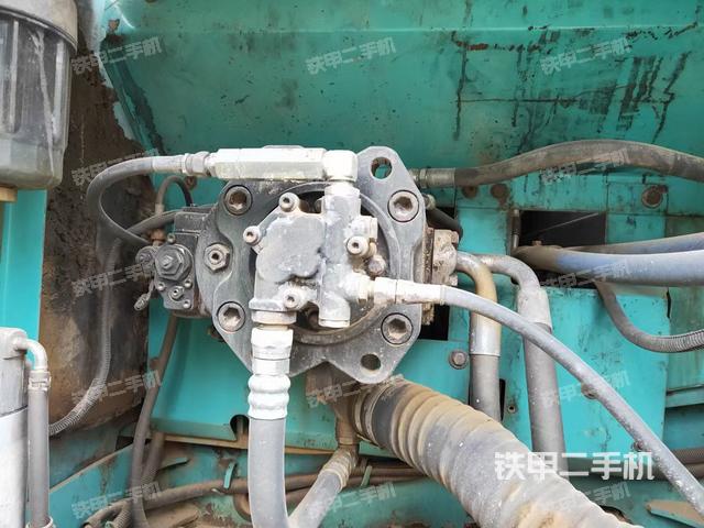 液压泵舱室正面整体(整机外观) 液压泵舱室正面整体(整机外观)