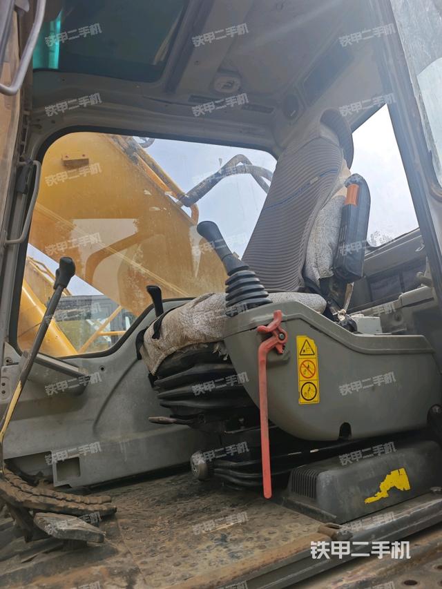 驾驶室整体(整机外观) 驾驶室整体(整机外观)