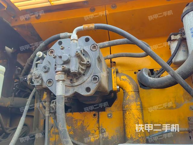 液壓泵艙室正面整體(整機(jī)外觀) 液壓泵艙室正面整體(整機(jī)外觀)