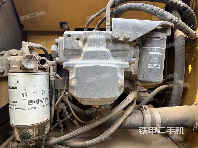 液壓泵艙室正面整體(整機外觀) 液壓泵艙室正面整體(整機外觀)