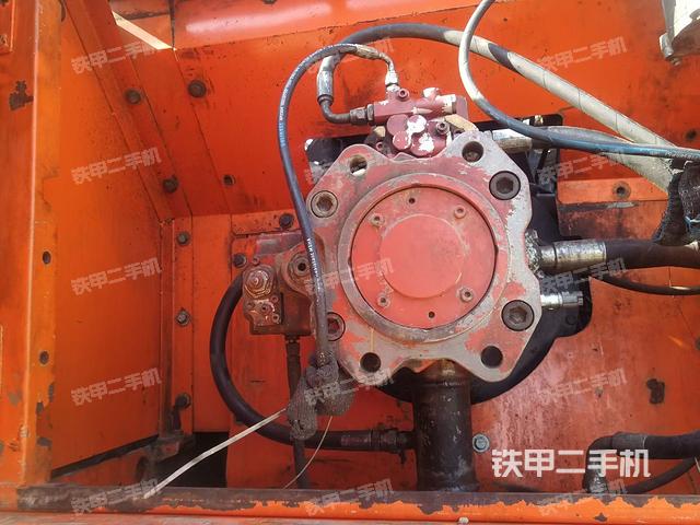 液压泵舱室正面整体(整机外观) 液压泵舱室正面整体(整机外观)