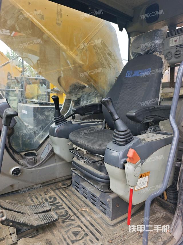 驾驶室整体(整机外观) 驾驶室整体(整机外观)