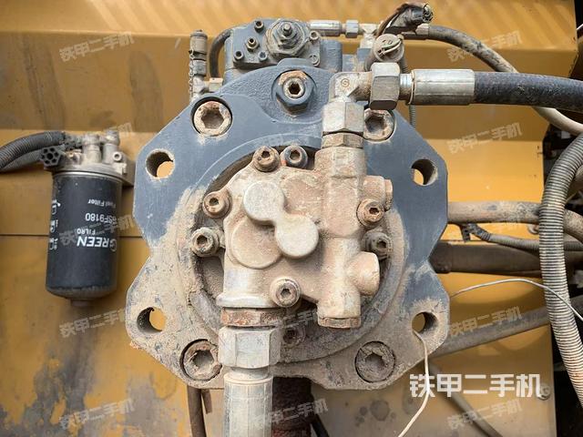 液壓泵艙室正面整體(整機(jī)外觀) 液壓泵艙室正面整體(整機(jī)外觀)