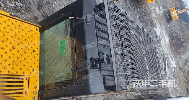 駕駛室頂部（整機外觀）