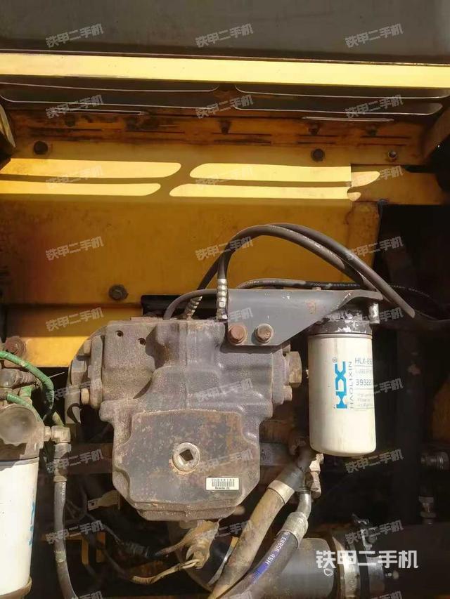 液壓泵艙室正面整體(整機(jī)外觀) 液壓泵艙室正面整體(整機(jī)外觀)