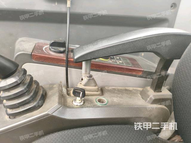 驾驶室整体(整机外观) 驾驶室整体(整机外观)