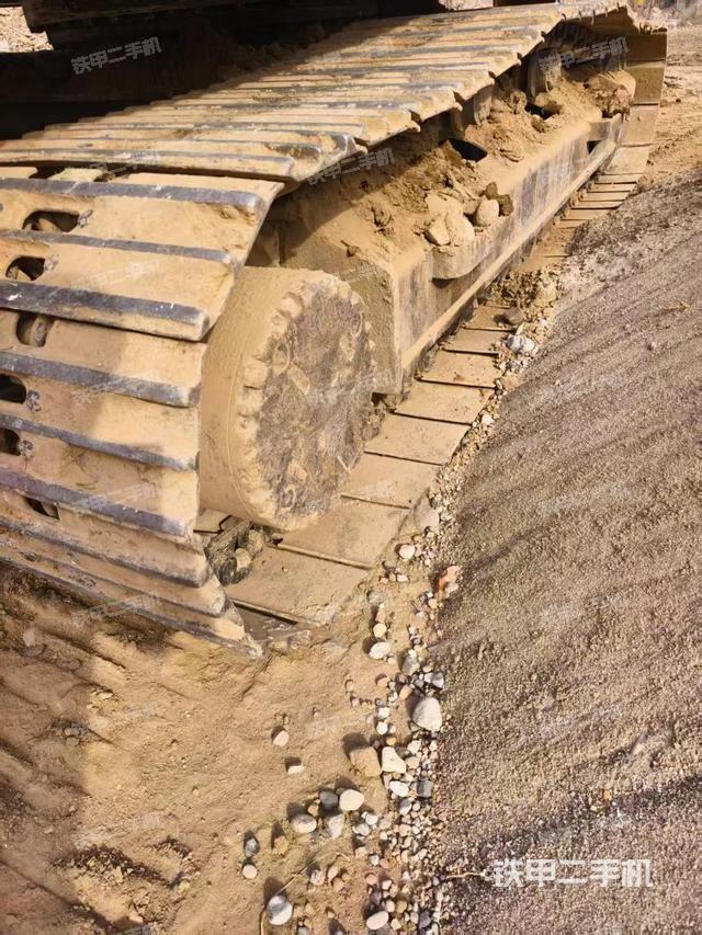 单侧履带整体(整机外观) 单侧履带整体(整机外观)