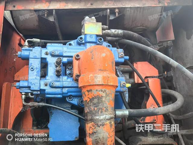 液壓泵艙室正面整體(整機(jī)外觀) 液壓泵艙室正面整體(整機(jī)外觀)