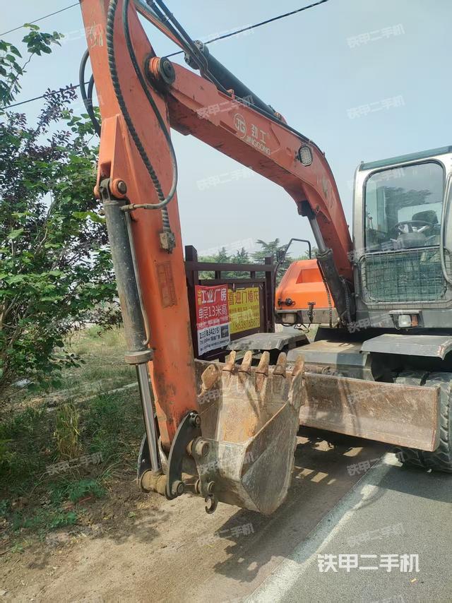 驾驶室整体(整机外观) 驾驶室整体(整机外观)