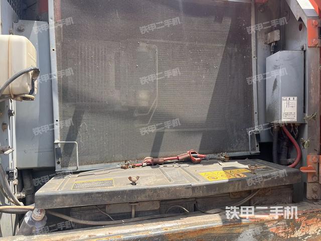散熱器正面(大件艙室) 散熱器正面(大件艙室)