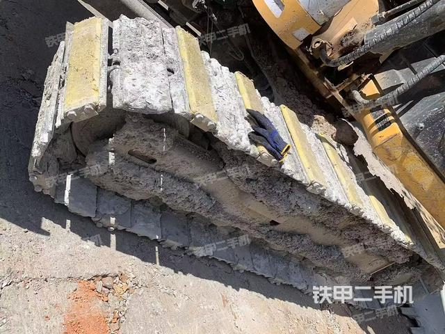 单侧履带整体(整机外观) 单侧履带整体(整机外观)