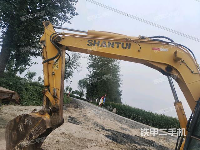大臂背部俯視(工作和回轉(zhuǎn)裝置) 大臂背部俯視(工作和回轉(zhuǎn)裝置)