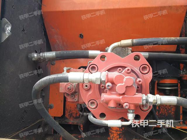 液壓泵艙室正面整體(整機外觀) 液壓泵艙室正面整體(整機外觀)