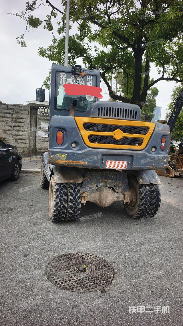 駕駛室整體(整機(jī)外觀) 駕駛室整體(整機(jī)外觀)