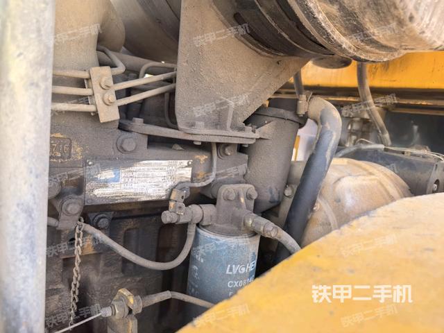 发动机右侧全景(压路机发动机舱) 发动机右侧全景(压路机发动机舱)