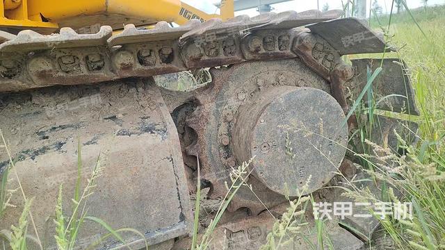 單側(cè)履帶整體(整機(jī)外觀) 單側(cè)履帶整體(整機(jī)外觀)