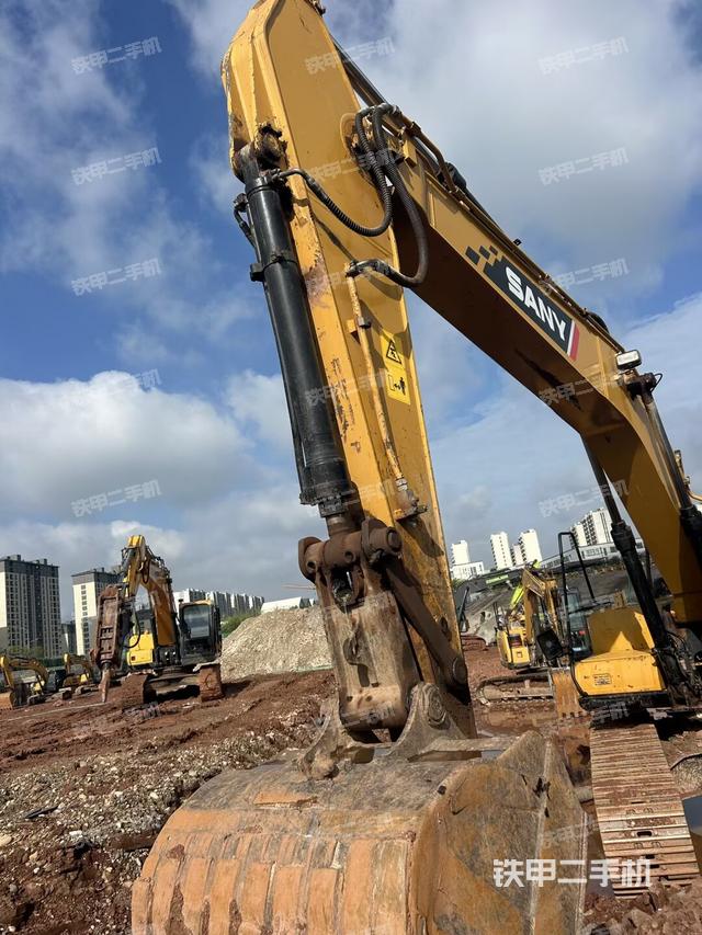 大臂整体 右侧(工作和回转装置) 大臂整体 右侧(工作和回转装置)