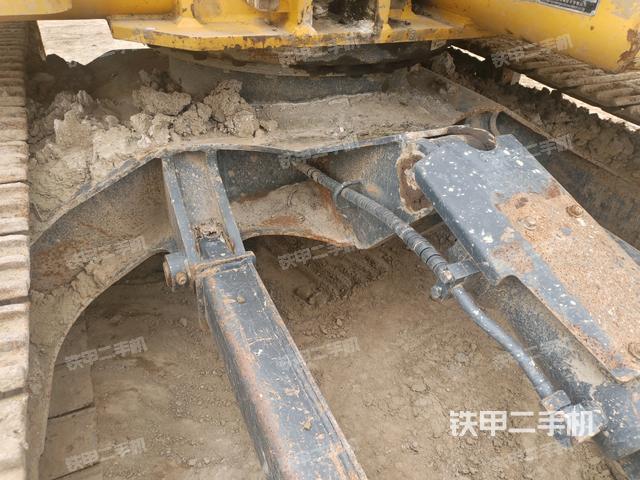 轉(zhuǎn)盤和下車架正前(工作和回轉(zhuǎn)裝置) 轉(zhuǎn)盤和下車架正前(工作和回轉(zhuǎn)裝置)