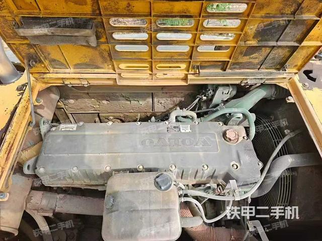 發(fā)動機整體俯視(整機外觀) 發(fā)動機整體俯視(整機外觀)