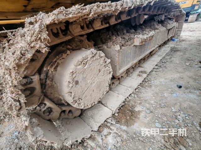 单侧履带整体(整机外观) 单侧履带整体(整机外观)
