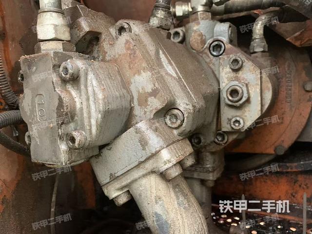 液壓泵艙室正面整體(整機(jī)外觀) 液壓泵艙室正面整體(整機(jī)外觀)