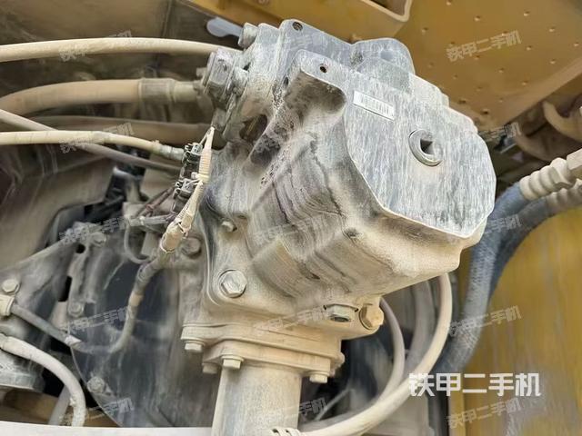 液壓泵艙室正面整體(整機(jī)外觀) 液壓泵艙室正面整體(整機(jī)外觀)