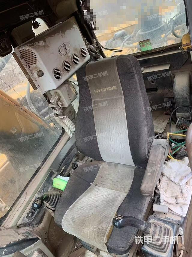 駕駛室整體(整機外觀) 駕駛室整體(整機外觀)