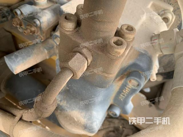 液壓泵艙室正面整體(整機(jī)外觀) 液壓泵艙室正面整體(整機(jī)外觀)