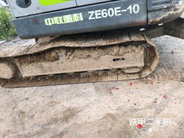 单侧履带整体(整机外观) 单侧履带整体(整机外观)