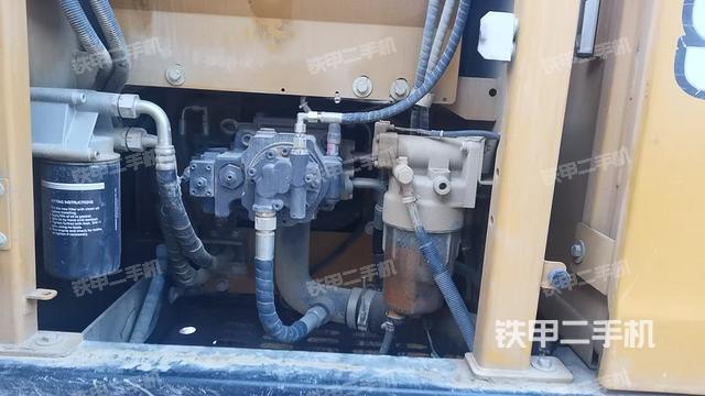 液壓泵艙室正面整體(整機(jī)外觀) 液壓泵艙室正面整體(整機(jī)外觀)