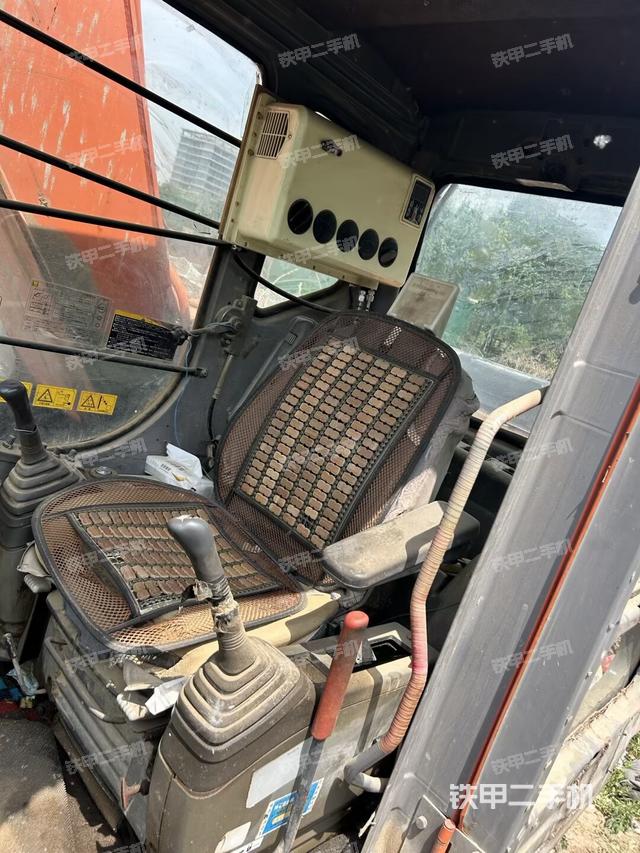 驾驶室整体(整机外观) 驾驶室整体(整机外观)