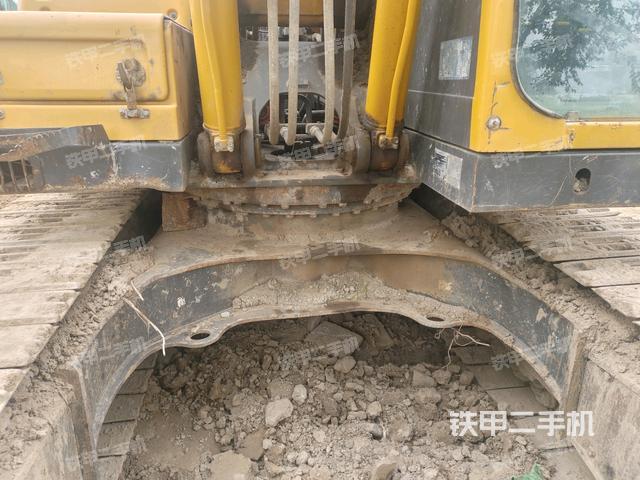 轉(zhuǎn)盤和下車架正前(工作和回轉(zhuǎn)裝置) 轉(zhuǎn)盤和下車架正前(工作和回轉(zhuǎn)裝置)