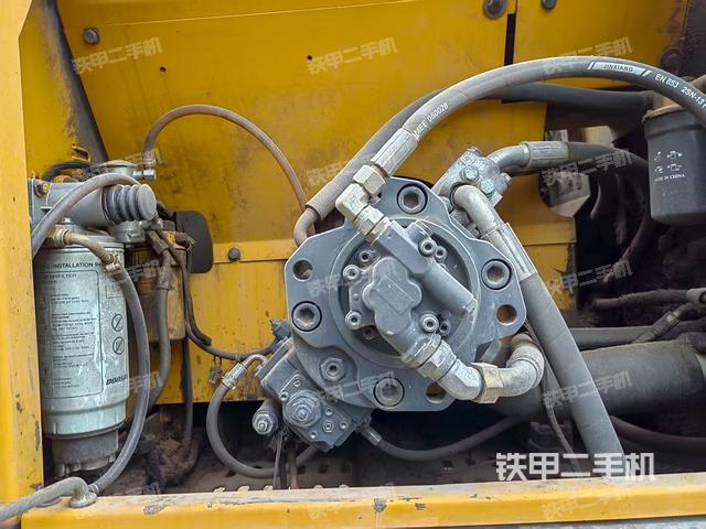 液壓泵艙室正面整體(整機(jī)外觀) 液壓泵艙室正面整體(整機(jī)外觀)