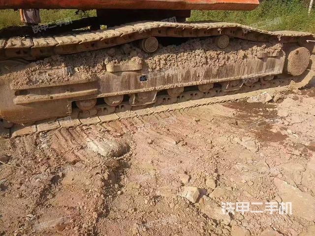 单侧履带整体(整机外观) 单侧履带整体(整机外观)